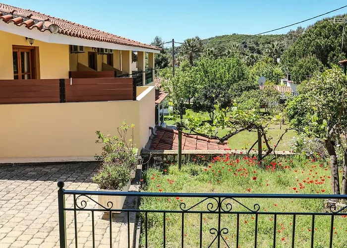 Sunset & Guest house Koukounaries